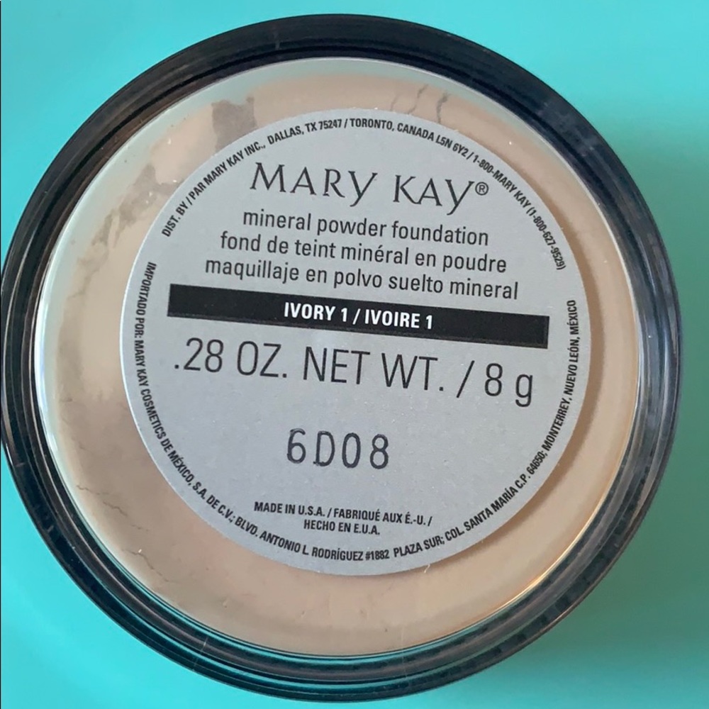 Mary Kay mineral powder foundation in ivory 1